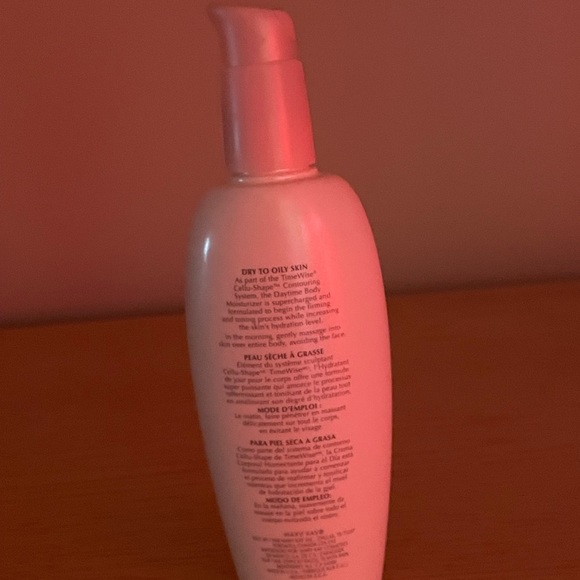 Moisturizer cream - Picture 2 of 3